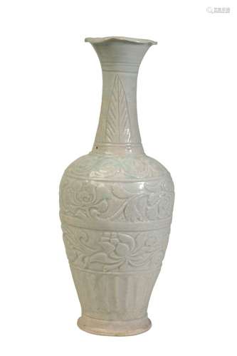 CELADON-GLAZE VASE, SONG / YUAN DYNASTY