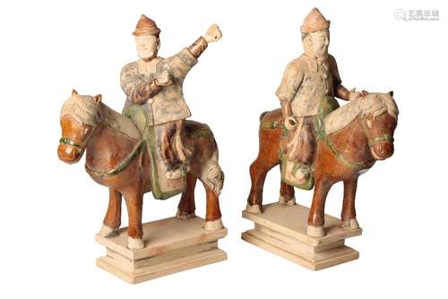 PAIR OF SANCAI-GLAZE EQUESTRIANS, MING DYNASTY