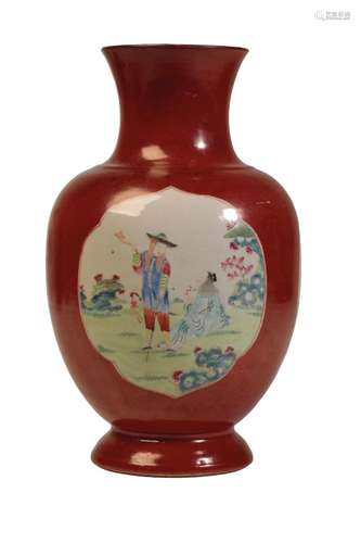 RARE 'EUROPEAN SUBJECT' FAMILLE ROSE AND IRON-RED BALUSTER VASE, QIANLONG / JIAQING PERIOD