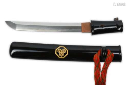 AN AIKUCHI (SHORT SWORD). Late Edo period. The blade of shinogi zukuri with boshi, bearing a