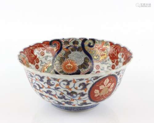 A Japanese Imari bowl with kikugata rim, decorated in underglaze blue and typical colours with