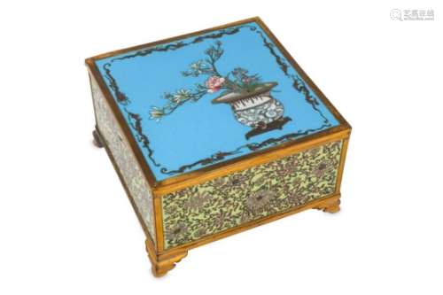 A CLOISONNE BOX AND COVER. 19th/20th Century. Worked in gilt wire, the hinged cover decorated with