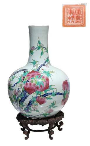 Property of a lady - a large Chinese famille rose peaches bottle vase, late 19th / early 20th