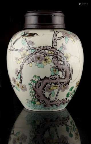 Property of a lady, a private collection formed in the 1980's and 1990's - a small Chinese famille