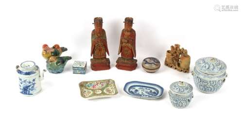 Property of a deceased estate - a quantity of assorted Chinese items, 18th century & later,