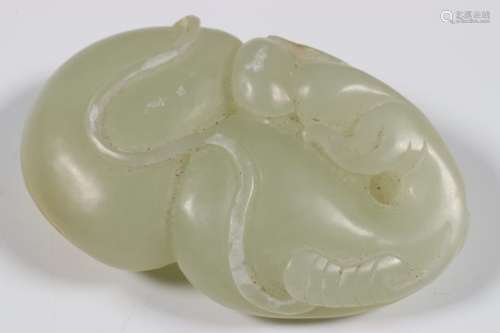 China, jade pendant, 19e/20e eeuw,in vorm van vrucht; l. 5 cm.; [1]140