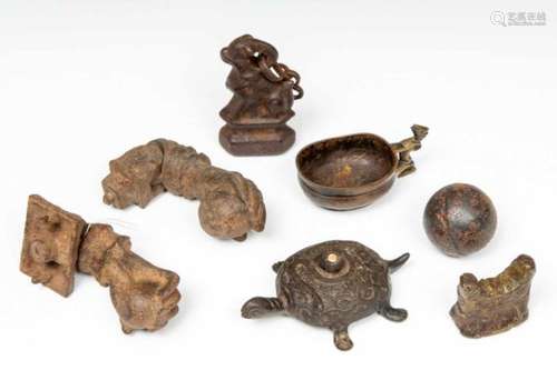 Diverse bronzen en ijzeren objectenzkj; Herkomst: Collectie Cserno, Amsterdam100