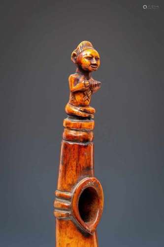 DRC., ivory horn, ca. 1920,with a carved seated figure, leather and textile bound at the end.