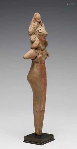 Pakistan, red terracotta idol, ca. 800 BC,with elaborate hairstyle, necklace and spread short arms.;