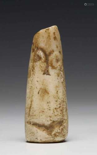 Marble conical idol, possibly 3rd-2nd Mill BC.,with on top a engraved facial expression.; h. 7