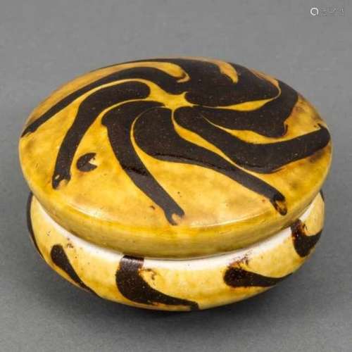 Funaki Michitada (1900-1963), stoneware kôgo with an ochre glaze and dark brown details, Japan,