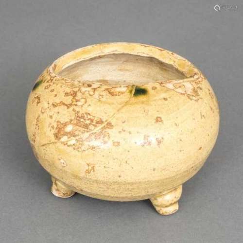 Ki-Seto ware bowl on three legs, presumably a te-aburi, with an ochre glaze and some green spots,