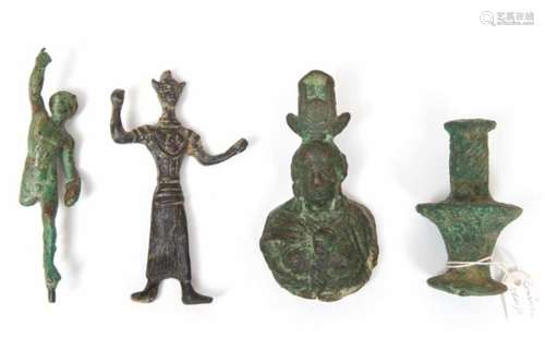 Egypte, brons furniture appliek, 1st BC-3rd AD.Herewith antique bronze vessel and two bronzen