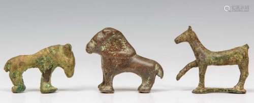 Three Middle East bronze animal figures, 1500 - 1000 BC.;three stylized horses.; 6 and 6,8 cm.;