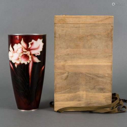 Red ginbari cloisonné vase with daffodil motif, the edges covered in silver, Japan, signed with