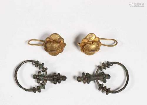 Indonesia, pair of bronze antique earrings and South East Asia, paar of antique gilded metal