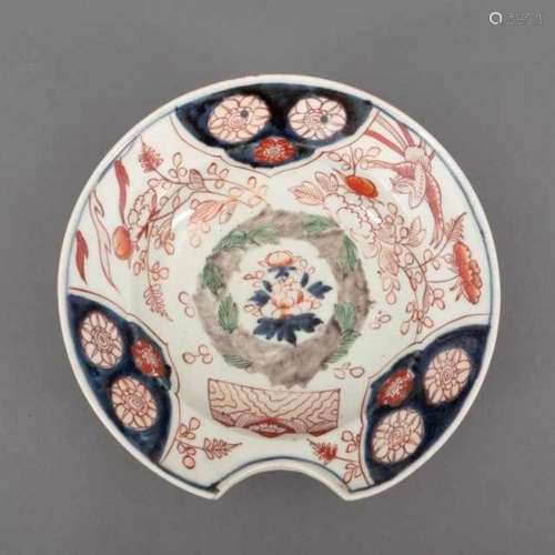 Porcelain Imari shaving basin with bird and floral motif, Japan, not signed, 18th centuryØ 25 x 7