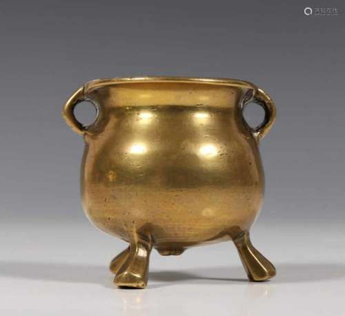 Bronzen miniatuur koopkpot ofwel grape, mogelijk 17e eeuw,op driepoot; h. 7 cm.; 1100