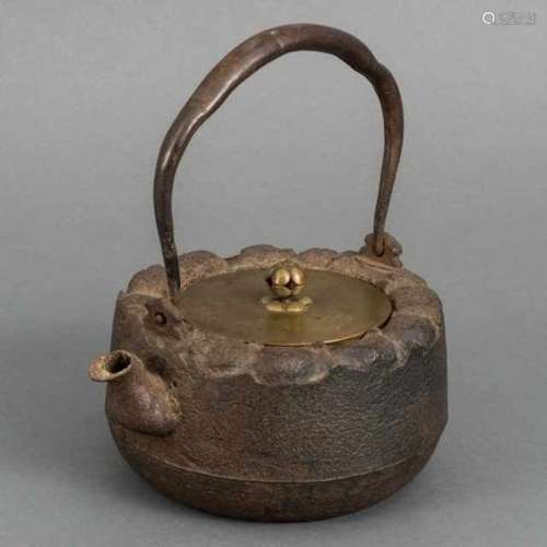 Studio Ryûbundô: cast iron tetsubin, the rim with relief of stones, the bronze lid with flower-