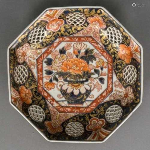 Octagonal porcelain Imari dish, centrally decorated with richly filled flower vase, the borders with