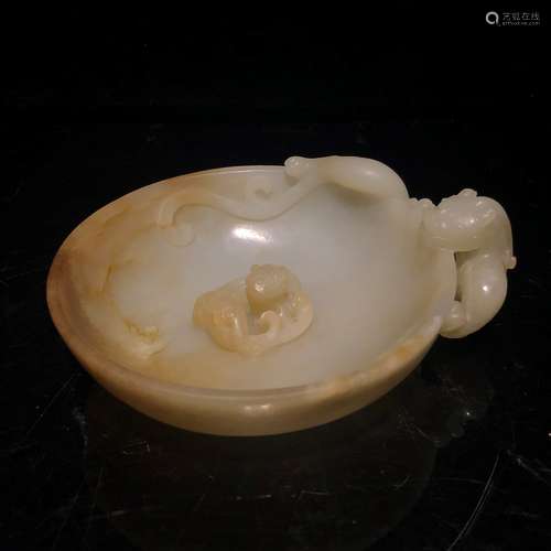 CARVED HETIAN JADE 'DRAGON' BRUSH WASHER