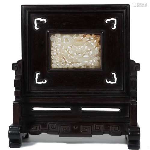 CHINESE PIERCED CARVED WHITE JADE PLAQUE TABLE SCREEN