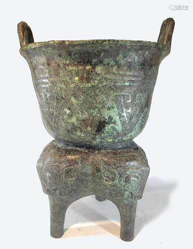 AN INSCRIBED BRONZE FOOD VESSEL, WESTERN ZHOU