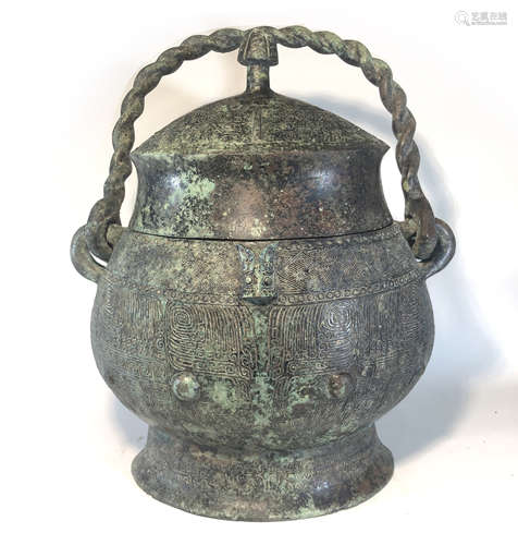 A BRONZE RITUAL WINE VESSEL