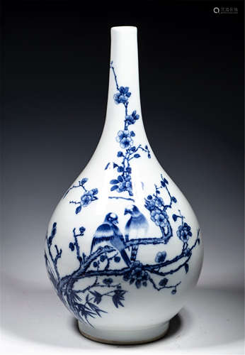 CHINESE PORCELAIN BLUE AND WHITE BRID AND FLOWER VASE