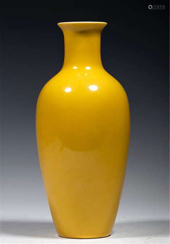 CHINESE PORCELAIN YELLOW GLAZE VASE