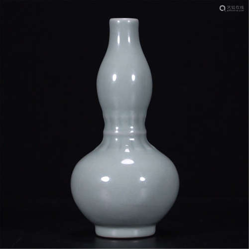 CHINESE PORCELAIN BLUE GLAZE GOURD VASE