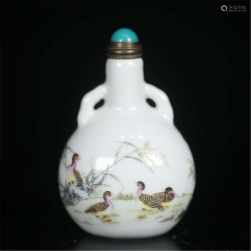 CHINESE PORCELAIN FAMILLE ROSE BIRD AND FLOWER SNUFF BOTTLE