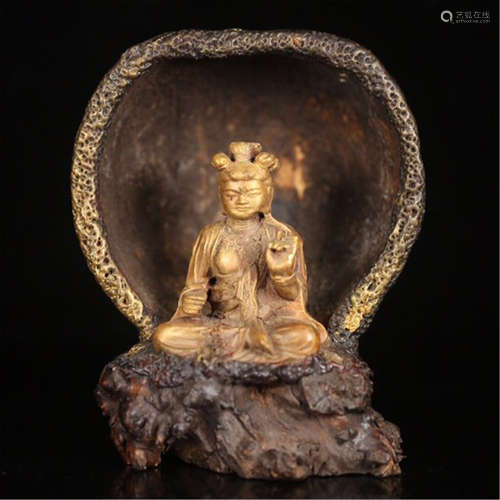 CHINESE GOURD CRAVED SEATED GUANYIN IN NICHE