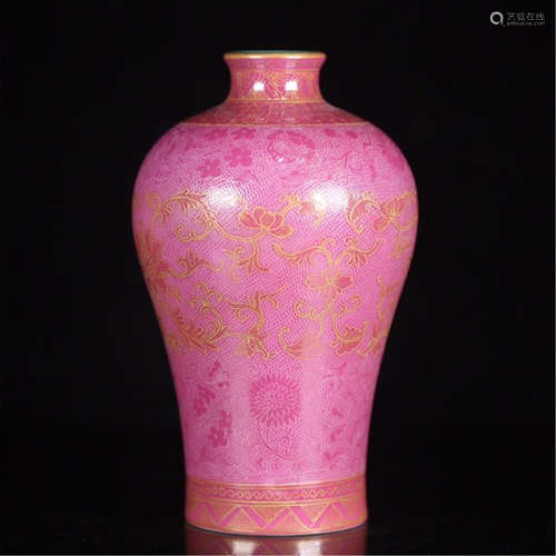 CHINESE PORCELAIN RED GLAZE GOLD PAINTED MEIPING VASE