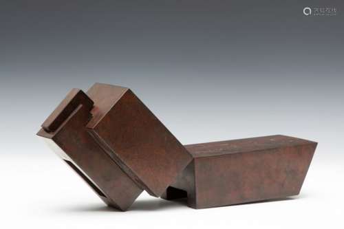 Shlomo Koren (1932-2013)Brug; brons, bestaande uit twee delen; 19 x 48 x 11 cm.; gesign. met