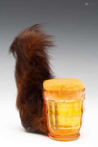 Meret Oppenheim (1913-1985)Eekhoorn ('L'ecureuil'), 1969; glas, schuimplastic en bont; h. 25 cm.;