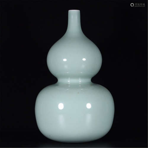 CHINESE PORCELAIN BLUE GLAZE DOUBLE GOURD VASE