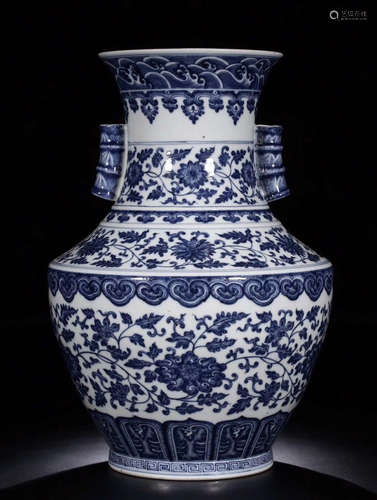 CHINESE PORCELAIN BLUE AND WHITE FLOWER ZUN VASE