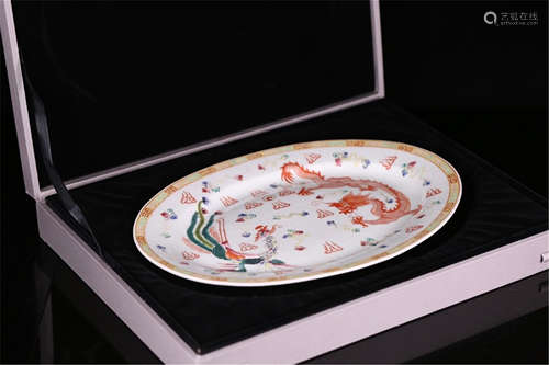 PAIR OF CHINESE PORCLEIN FAMILLE ROSE DRAGON PHOENIX PLATE