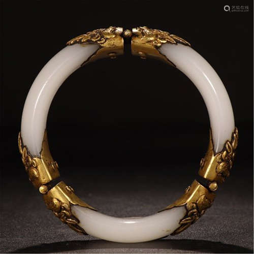 CHINESE GOLD MOUNTED WHITE JADE BANGLE