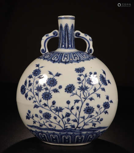 CHINESE PORCELAIN BLUE AND WHITE FLOWER MOONFLASK