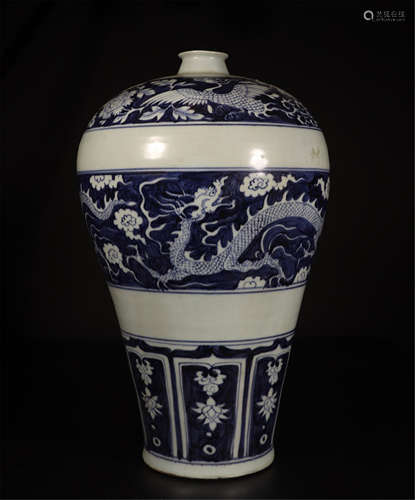 CHINESE PORCELAIN BLUE AND WHITE DRAGON MEIPING VASE