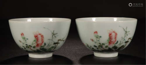 PAIR OF CHINESE PORCELAIN FAMILLE ROSE BOWLS