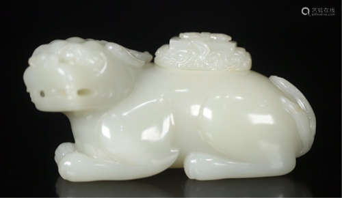 CHINESE WHITE JADE COUCHING BEAST WATER POT