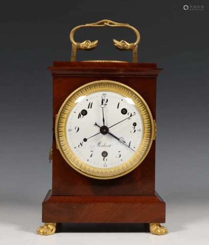 Zwitserland, pendule d'officier, gesigneerd Robert, ca. 1820;mahoniehouten met brons vuurvergulde