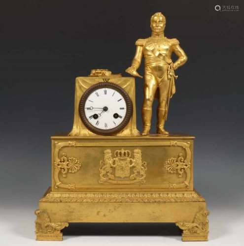 Frankrijk, vuurvergulde bronzen pendule, ca. 1830;op de kast staat een beeltenis van Koning Willem I