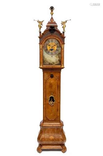 Staand horloge, ca. 1760,met koperen en beschilderde wijzerplaat, vertinde cijferring en