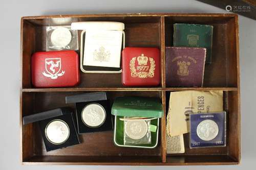 Seven Silver Proof Coins, including Bermuda silver wedding $1 1972, Isle of Man Silver Jubilee Coin 1977, 3 x Isle of Man Coins, Queen Elizabeth Queen Mother 1980, 2 x Anniversary of the Coronation of Her Majesty Queen Elizabeth II 1978, silver Wedding Crown, Queen Elizabeth Queen Mother 80th Birthday, Mexican Olympiad 25 Pesos coin 1968, some with box and papers, approx 200 gms together with 2 x boxed Festival of Britain 5 shilling coins, miscellaneous crowns and a bag of three pence coins in a wooden collectors box