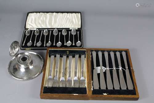 A Set of Gladwin Embassy Silver Plate Fish Knives and Forks; the fish knives and forks in the original presentation box, together with two sets of teaspoons in one box, the first being six 