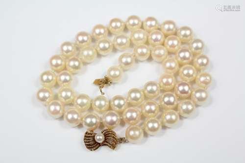 Antique Cultured Pearl Necklace, suspended from a 14k gold clasp in the form of a bow, approx 43 cms l, approx 8